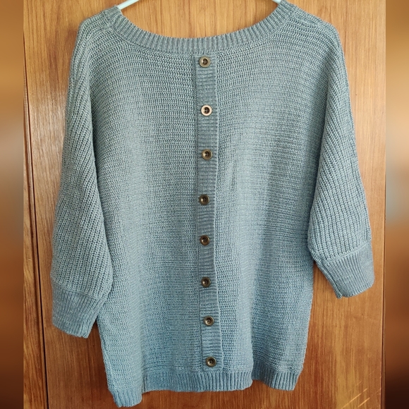 Elegant Gray Women's Crew Neck Sweater - Picture 2 of 4